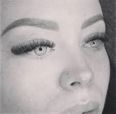 Looking for a salon that does eyelash extensions. Never had them before and  would love to try them out!