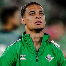 Desde la llegada de Antony a España, Real Betis solo ha perdido 3 partidos  en 16 encuentros, hoy se clasificó a semifinales de un torneo europeo (UEFA  Conference League) por primera vez