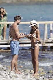 Izabel goulart ile nişanlısı alman futbolcu kevin trapp, yunanistan'ın mikonos adasında tatil yapıyor. Kevin Trapp And Izabel Goulart At Ibiza Mode Fur Frauen Mode Frau