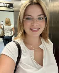 Hola a todos ...llevo mucho tiempo soltera pero me doy cuenta de que estoy  empezando a envejecer🥀💔 Me siento desesperanzado porque a nadie le😩  gusto el dinero ya no será tu problema