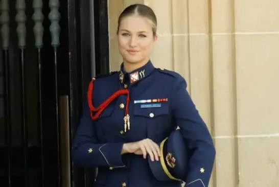 ✈️👑 La Princesa Leonor inicia su formación aérea en San Javier Hoy, S.A.R. la  Princesa de Asturias ha llegado a la Academia General del Aire en San  Javier (Murcia), donde comienza la