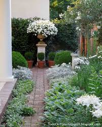 Southernliv1f Jpg 1 288 1 600 Pixels White Gardens Italian Garden Garden Design