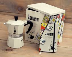 Home fresh coffee make italian top espresso machine cafeteira expresso stainless. Zestaw Bialetti Kawiarka Moka Express Notes W Puszce Pojemnosc 3 Espresso Kremowy Sklep Swiezo Palona Bialetti Stove Top Espresso Coffee Maker