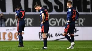It does not meet the threshold of originality needed for copyright protection, and is therefore in the public domain. Hsv Logo Englander Kuren Hasslichste Fussball Wappen Der Welt Und Raute Gewinnt Stern De