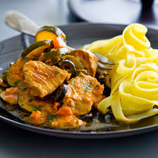 Decouvrez La Recette Saute De Veau Facile Aux Legumes Sur Cuisineactuelle Fr Recette Saute De Veau Saute De Veau Recettes De Cuisine