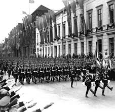 April 1945 in berlin) war ein nationalsozialistischer deutscher politiker österreichischer herkunft, der von 1933 bis 1945 diktator des deutschen reiches war. Adolf Hitlers 50 Geburtstag 600 Panzer Fur Den Fuhrer Welt