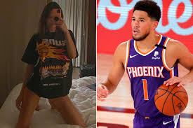 From chris brown to harry styles, her history of rumored boyfriends is so ridiculous, we had to leave the room to lol. Kendall Jenner Models Suns Shirt As Boyfriend Devin Booker Receives All Star Bid Utechpus