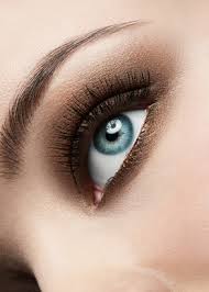 Doch es eignet sich auch für die natürliche pflege von haaren und wimpern: Langere Wimpern Durch Rizinusol Ist Das Moglich Haut Haare