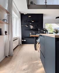 Die Neue Schwarze Wand In 2020 Schwarze Wande Dunkle Wande Wand Kuche