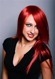 With natural soft waves and stunning green eyes, it's a look that shines this deep red brown natural hair can be complemented with beautiful blonde dark caramel highlights. Red Hair With Blonde Highlights Are An Attention Grabbing Look Hair Glamourista