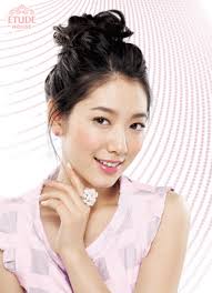 Hasil gambar untuk foto park shin hye
