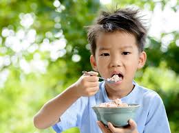 Anak bersarapan pagi gambar hitam putih. Haruskah Anak Anak Selalu Sarapan Nasi Ini Kata Dokter