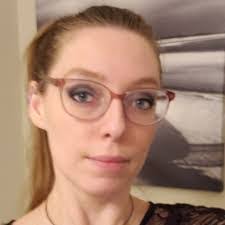 Lora Farley's Instagram, Twitter & Facebook