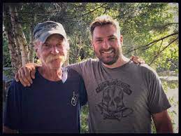 What happened to Johnny Jett from Barnwood Builders? The true story -  Tuko.co.ke