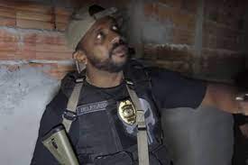 A polícia civil de são paulo decidiu afastar das ruas o delegado carlos alberto da cunha, conhecido como delegado da cunha nas redes sociais. Policia De Sp Investiga Delegado Da Cunha Por Operacao Rambo Na Cracolandia 20 07 2021 Cotidiano Folha