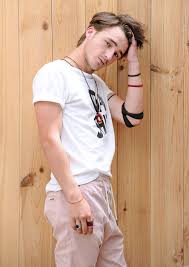 Il nuovo attore di elite 4 è un famoso cantante spagnolo ed ha anche vinto x factor in. Pol Granch Mi Mayor Defecto Es Que Soy Muy Celoso