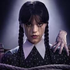 Laurel Diaz (@_coral_laurel)