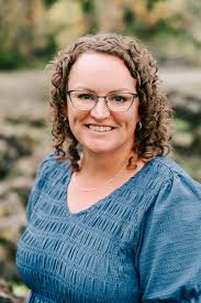 What are some recommendations for newborn photographers in Albany, Oregon?