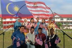 Dengan kehadiran kaum pendatang, masyarakat melayu bukan lagi bukan lagi penduduk mayoritas. Pembentukan Masyarakat Majmuk Di Malaysia Sejarah Pembentukan Masyarkat Majmuk Di Malaysia