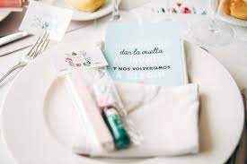Check spelling or type a new query. Un Regalo Solidario Una Boda Otonal Y Llena De Detalles En