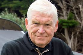 Much-loved broadcaster Derek Davis leaves €170k in will