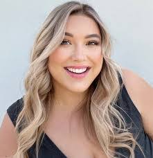 Emily Grimmer's Instagram, Twitter & Facebook