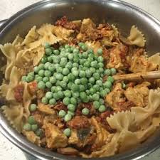 Add the roasted garlic paste to the cream sauce along with the reserved pan drippings from the roasted chicken and whisk to incorporate. The Perspective Farfalle With Chicken Roasted Garlic Kopycat Tecipe The Best Cheesecake Factory Farfalle With Chicken And Roasted Garlic Best Diet And Healthy Recipes Ever Recipes Collection Using A