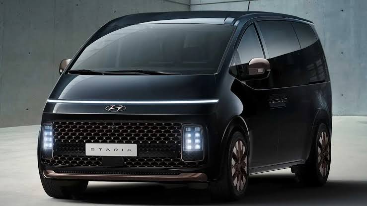 Hyundai Staria van for Umrah transport in Makkah and Madinah – 7 passengers