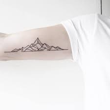 46 Magnificent Mountain Tattoo Designs Tattoobloq Mountain Tattoo Mountain Outline Tattoo Minimalist Tattoo