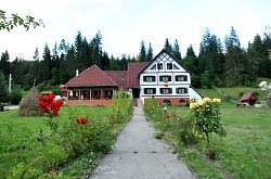 Pensiunea poienița din albac este calificată cu trei *** stele pe bună dreptate,căci numai aici tradiţionalul se îmbină cu modernul atît de subtil,că pierzi senzaţia timpului. Pensiunea Poiana Verde Albac Dn75 Lunca Turda