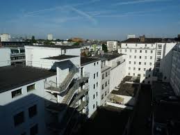Otel, aileler için uygun bir ortamın yanı sıra buna ek olarak, star inn hotel premium bremen columbus konaklamanız süresince sauna ve oturma salonu olanaklarının keyfini çıkarabilirsiniz. Aussicht Auf Hinterhof Aufnahme Von Star Inn Hotel Premium Bremen Columbus Tripadvisor