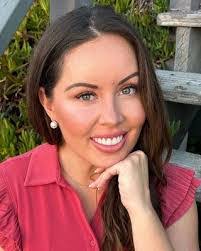 Cindy Bollman's Instagram, Twitter & Facebook