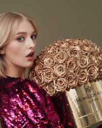 Sparkle, gold, and shimmers… ✨ Ohhh, the New Year's countdown has  officially begun. Are you ready for it? 🥂 ⁠ ⁠ #TheMillionRoses  #LuxuryGifts  #LuxuryFlowers  #ForeverRoses  #GiftIdeas #GiftForHer