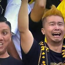 Berkorban motosikal kesayangan untuk ke Harimau Malaya 🥹 Di sebalik wajah  menangis ketika raikan gol Malaysia, Derrick Gan dikatakan jual motosikal  demi ke Qatar! 😭💪 Luar biasa semangat peminat bola sepak Malaysia