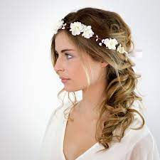 Nuage Colore Mariage Couronne De Fleurs Blanches Elsa Coiffure Mariee Boheme Coiffure Mariage Cheveux Long Coiffure Mariee