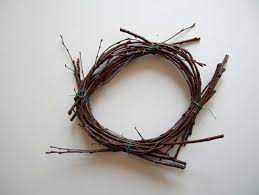 Auch kindern basteln mit naturmaterialien sehr gerne. Basteln Ein Osternest Aus Naturmaterialien Okoleo Umwelt Und Naturschutz Fur Kinder In Hessen