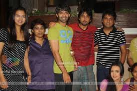 как назвать эту любовь на русском языке 2 сезон The Cast And Crew Of Iss Pyaar Ko Kya Naam Doon Celebrating Their One Year Anniversary Doon Arnav And Khushi Celebrities