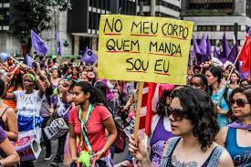 Manifestações através das hashtags nas mídias sociais, como #meuprimeiroassedio, #amigosecreto e #chegadefiufiu colaboraram para uma nova visão sobre o que é o feminismo. Os Movimentos Feministas Em Fotos