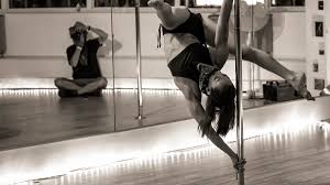 Photo VIDÉO. Elle arrache sa barre de pole dance et inonde tout son ...