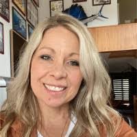 Tracy Holt's Instagram, Twitter & Facebook