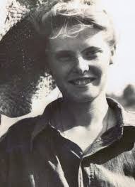 Colleen Pettit's Instagram, Twitter & Facebook