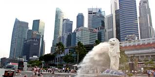 It consists of singapore island and some 60 small islets. Singapur El Merlion Y Marina Bay Con Arena En La Mochila