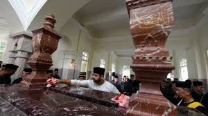 As in previous editions, a total of six teams competed for the title. Tmj Visits Royal Mausoleum To Mark Hari Hol