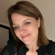 Helen Costa (@helenlucycosta)