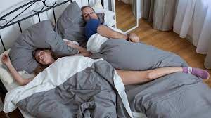 Sie beruhigen sich, wenn sie mit dir im bett schlafen dürfen. Beziehung Schafft Das Ehebett Endlich Ab Welt