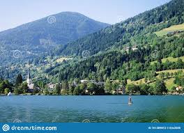 Its familiarity with the production industry and the italian context, as well as the entire troupe and logistics sector, means that beatelocation is able. Panorama Des Sees Field Am See In Karnten Osterreich Stockfoto Bild Von Nave Herbst 161389812