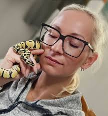 Picked this girl up from the Indianapolis expo today. 1300 gram super  blackhead.