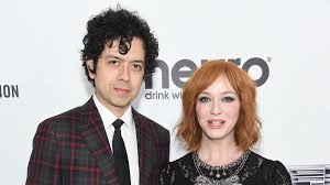 Christina hendricks reveals her shocking connection to american beauty. Nach Trennung Christina Hendricks Vertraut Mit Anderem Mann Promiflash De