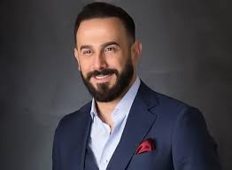 ونشر قصي خولي عينة من الاخبار التي تداولت عنه على بعض صفحات مواقع التواصل الإجتماعي، والتي زعمت إصابته في حادث خطير ونقله للعناية المركزة وإصابته بتشوهات بعد الحادث، وعلق عليها برسالة غاضبة قائلاً. Ù‚ØµÙŠ Ø®ÙˆÙ„ÙŠ ÙŠØ®Ø¶Ø¹ Ù„Ø¬Ù„Ø³Ø© ØªØ¬Ù…ÙŠÙ„ Ø¬Ø¯ÙŠØ¯Ø© Ø´Ø§Ù‡Ø¯ Ø§Ù„Ù†ØªÙŠØ¬Ø©