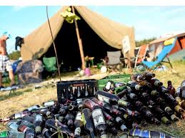 Es kann gefühle intensiver wenn ein süchtiger stirbt, kämpfen angehörige oft mit schamgefühlen oder befürchten, dass die menschen sie dafür beurteilen, dass sie nicht genug handeln. Festival In Sachsen Anhalt 18 Jahriger Stirbt An Zu Viel Alkohol